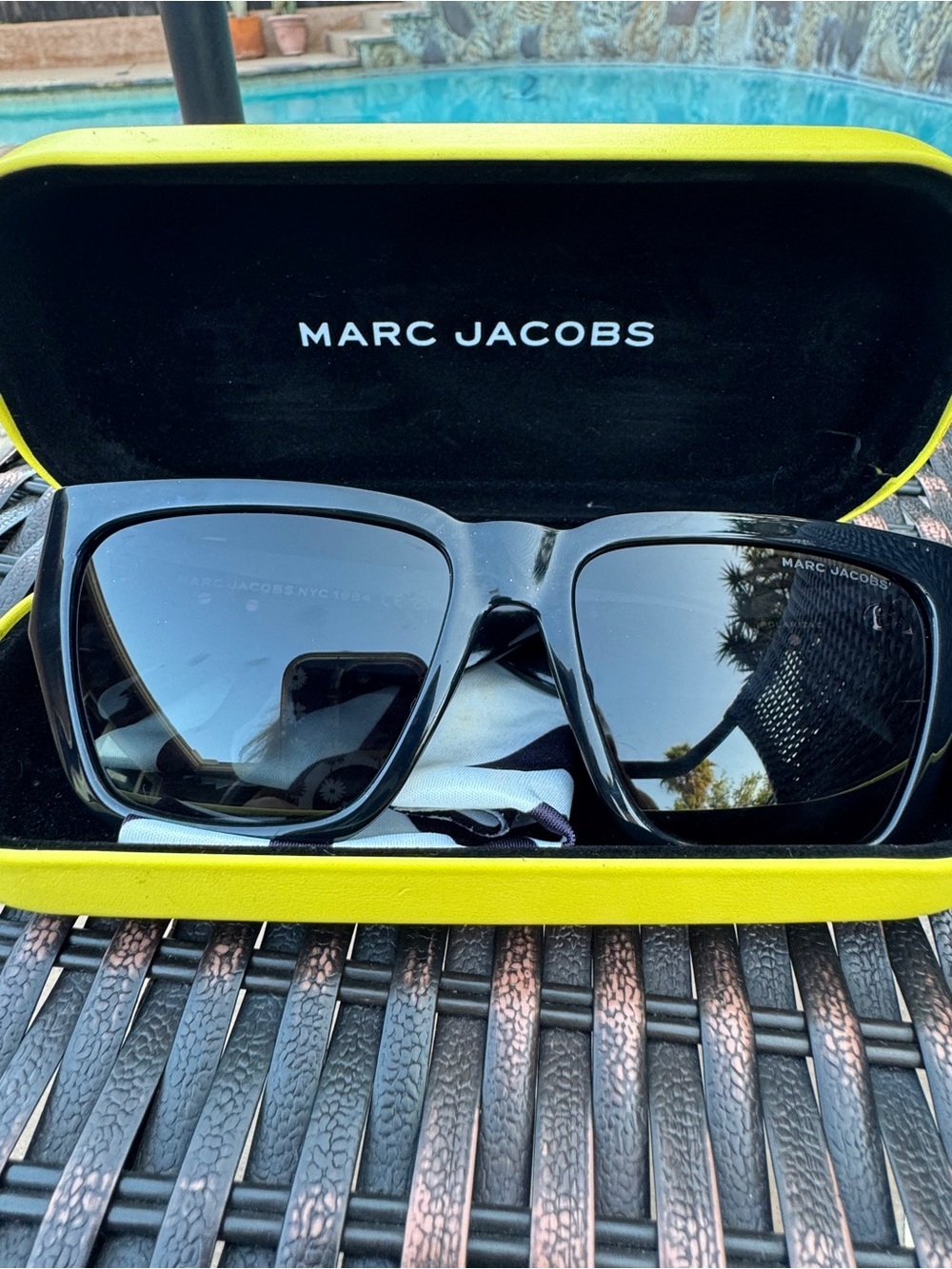 Marc Jacobs MARC 646/S Polarized Oversized Black Sunglasses Gold Logo 57mm VGUC - Picture 13 of 16